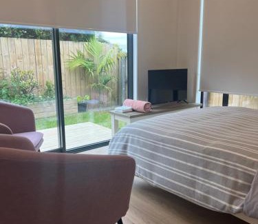 Orewa Apartment | Waverly Place - Unique One Room Apartment