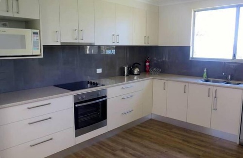 Long Beach House | Waverton - stunning views and short walk to beach
