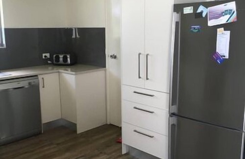 Long Beach House | Waverton - stunning views and short walk to beach