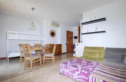 Montgat Apartment | Waves and sky