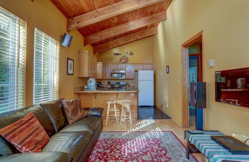 White Salmon House | Waveseeker - Walk to Downtown White Salmon, Sweet Retreat