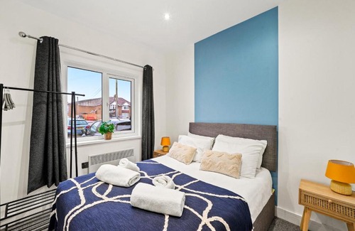 Swindon Apartment | Wayfield Apartment - Free Parking