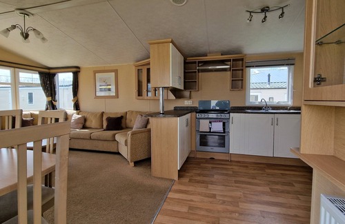 Dymchurch House | Wayside - Beach across the road (D/F)
