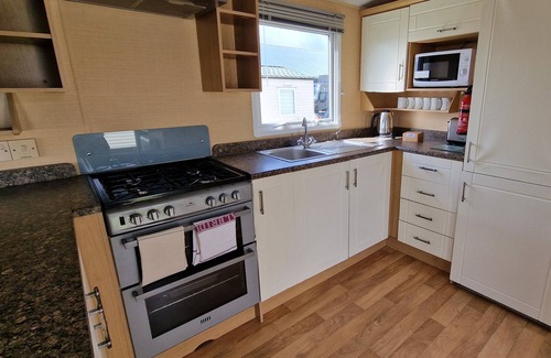 Dymchurch House | Wayside - Beach across the road (D/F)