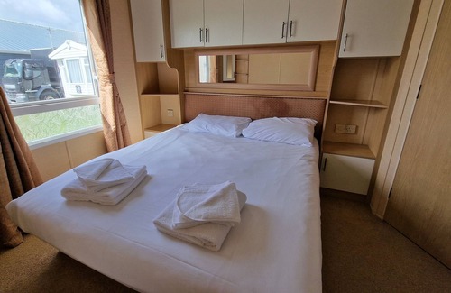 Dymchurch House | Wayside - Beach across the road (D/F)