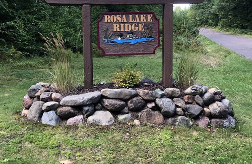 Drummond Cabin | We are that private getaway that you've been looking for on magical Rosa Lake!