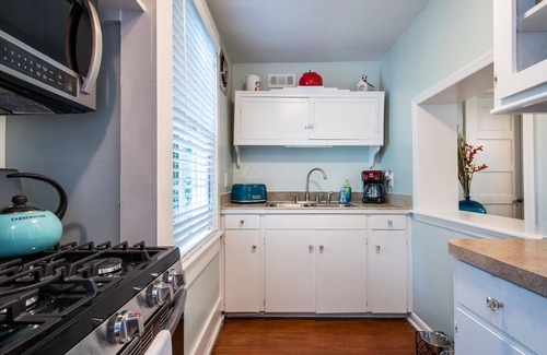 Summerville Historic District Cottage | We love pets and they love our amenities