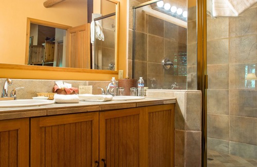 Grants Pass Cabin | Weasku Inn