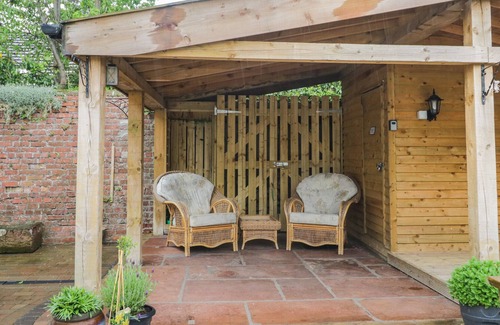 Carlisle Cottage | WEAVERS COTTAGE, pet friendly, with open fire in Burgh By Sands