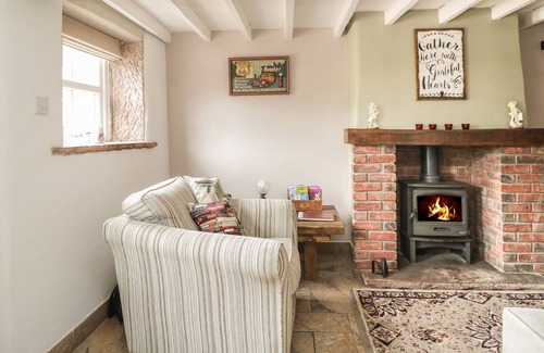Carlisle Cottage | WEAVERS COTTAGE, pet friendly, with open fire in Burgh By Sands