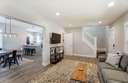 Hamilton House | Webster Ave · Close to entertainment, shopping and restaurants