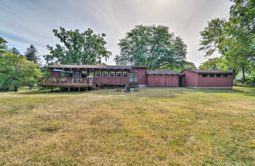 Webster House | Webster Home with Golf Simulator on 2 Acres!