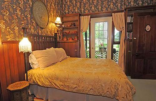 Crawford Bay Hotel | Wedgwood Manor and Glamping Retreat