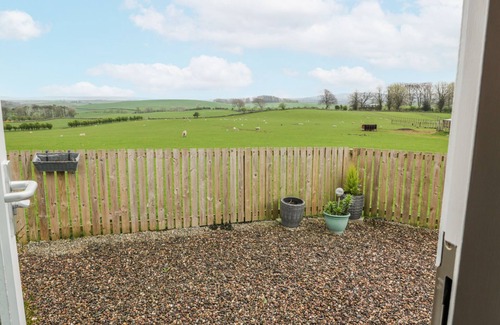 Kirkmichael Cottage | WEE SHEPHERD'S HUT, romantic, with a garden in Maybole