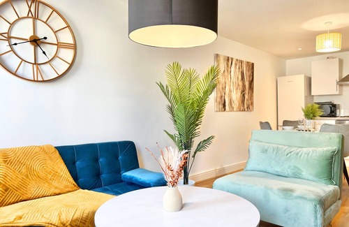 Bow Apartment | Weekly 2 BED Centurion Lane 20% OFF Family Business Relocation