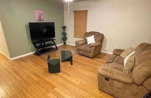 Bremerton House | Weekly bookings 5% discount monthly booking 10% discount.