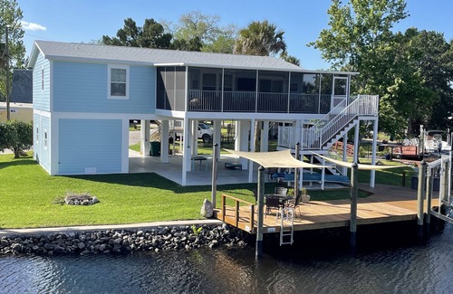 Homosassa House | Weekly/Monthly Discount: NEW Waterfront Home/Room for Boat/Close to Springs