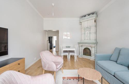 Punavuori Apartment | WeHost Fabulous 2BR in Prestigious Punavuori @Iso Roobertinkatu 26
