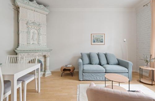 Punavuori Apartment | WeHost Fabulous 2BR in Prestigious Punavuori @Iso Roobertinkatu 26