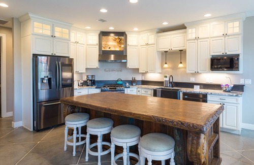 Williams House | Welcome Getaway! 4 bedroom house complete with your own putting green!