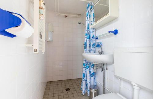 Westenschouwen Apartment | Welcome in - Vakantiehuisje Nr 86, Op een vakantiepark met zwembad, ruime en zonnige tuin