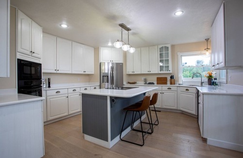 Kachemak House | Welcome to Benchwarmer's Bliss!