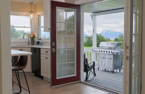 Kachemak House | Welcome to Benchwarmer's Bliss!
