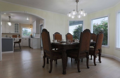 Kachemak House | Welcome to Benchwarmer's Bliss!