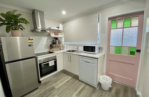 Parramatta Park Apartment | Welcome to “Callie Cottage” Gorgeous studio apartment 2 minutes to the CBD.