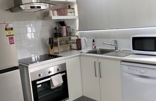 Parramatta Park Apartment | Welcome to “Callie Cottage” Gorgeous studio apartment 2 minutes to the CBD.
