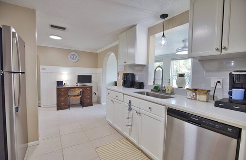 Englewood House | Welcome to Casa del Sol! Charming 2 bedroom home located 4 miles from the beach!