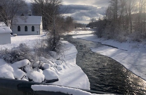 Eureka House | Welcome to Comfy Cottage! 4 br/ 3 bath home on the edge of town by the river!