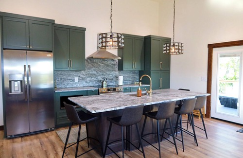 Versailles House | Welcome to FarRhode Stable! A new, charming, 3 bedroom, 2-bathroom luxury condo perched above a beautiful barn. You will feel like a true Kentuckian with the gorgeous views of horses, cattle, donkeys, & even ducks! Book now for a perfect stay!