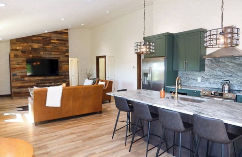 Versailles House | Welcome to FarRhode Stable! A new, charming, 3 bedroom, 2-bathroom luxury condo perched above a beautiful barn. You will feel like a true Kentuckian with the gorgeous views of horses, cattle, donkeys, & even ducks! Book now for a perfect stay!