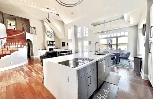 Livingston House | Welcome to Nirv'Anna! Waterfront with beach in a quiet cove on the public side.