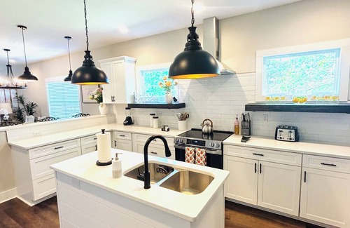 Dandridge House | Welcome to Orange On Main a brand new 3-bed 3 bath house in Dandridge TN