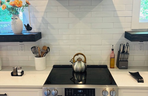 Dandridge House | Welcome to Orange On Main a brand new 3-bed 3 bath house in Dandridge TN