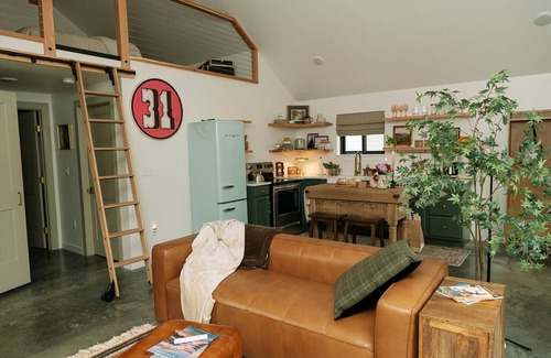Hamilton House | Welcome to our charming Montana cottage with a cozy traveler’s inn twist! .n