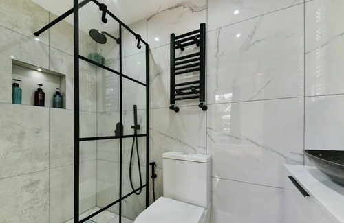 Southfield Apartment | Welcome to our chiswick 2-bedroom, 3-bathroom property in west london