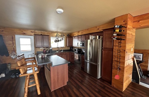 Nipissing House | 🏡 Welcome to our Private Oasis: Spectacular 5-Bedroom Sandy Waterfront Home 🌞🏖️