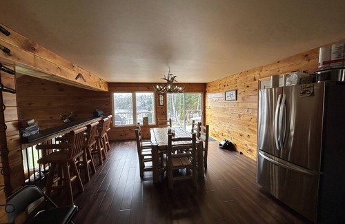 Nipissing House | 🏡 Welcome to our Private Oasis: Spectacular 5-Bedroom Sandy Waterfront Home 🌞🏖️