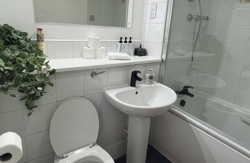Theatreland Birmingham Apartment | Welcome to our stylish service apartment located in the heart of the Birmingham!