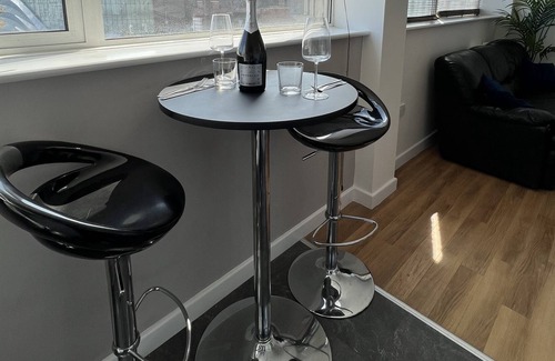 Theatreland Birmingham Apartment | Welcome to our stylish service apartment located in the heart of the Birmingham!