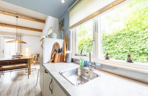 Ouddorp House | Welcome to Prinsenhof 62, a beautiful holiday home in the serene nature park Prinsenhof, where you will find the peace and relaxation you need.