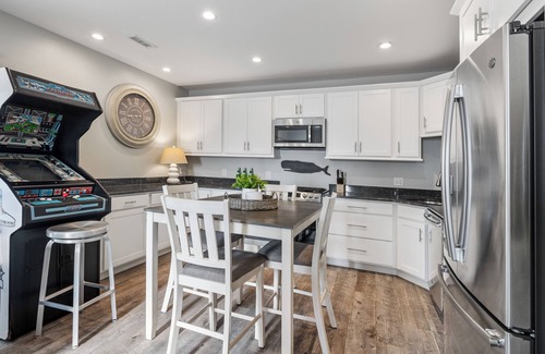 Minot House | Welcome to the "Beach Haus," a charming retreat 400' from Minot Beach!