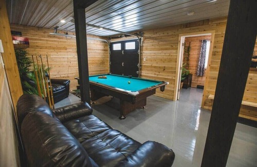 Saint-Philemon Ski Chalet | Welcome to the JUNGLE - Log cabine - SPA