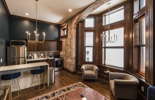 Downtown Nashville Apartment | Welcome to the legendary Southern Turf Building in the heart of downtown Nashville, Tennessee!