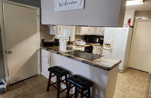 Valdosta House | Welcome To the Ranch at White Water- Charming home on 5 acres with event patio.