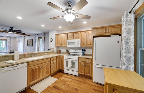 Greentown House | Welcome to the Whitetail Lodge!