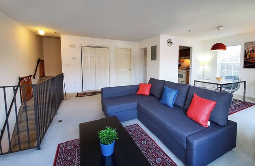 Iselin Apartment | Welcome to this charming two-bedroom, 2.5-bathroom Townhouse